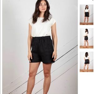 Only Child Cove Shorts Black Linen - Size M